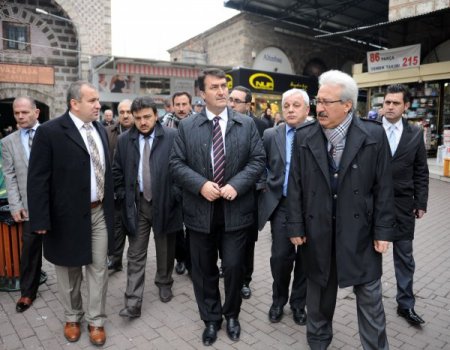 Ulucami Caddesi'nde cephe ve zemin yenileniyor