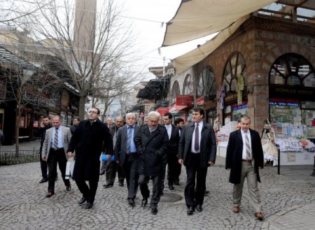 Ulucami Caddesi'nde cephe ve zemin yenileniyor