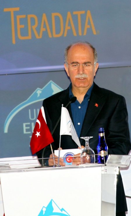 Uludağ Ekonomi Zirvesi açılış konuşmaları ile başladı