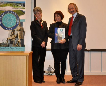 Uludağ Üniversitesi yardım gönüllülerini ödüllendirdi