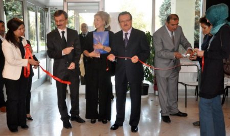 Uludağ Üniversitesi'nde ince kağıt oymacılığı sergisi açıldı