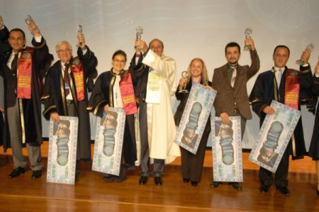 Uludağ Üniversitesi'nden 400 kişiye başarı ve hizmet ödülü