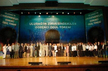 Uludağ Üniversitesi'nin başarılı öğrencileri ödüllendirildi