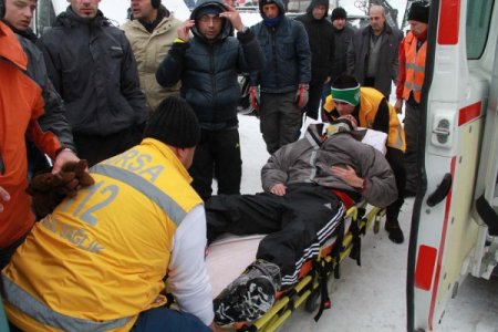 Uludağ'da, turisti kayak sopasıyla yaraladı
