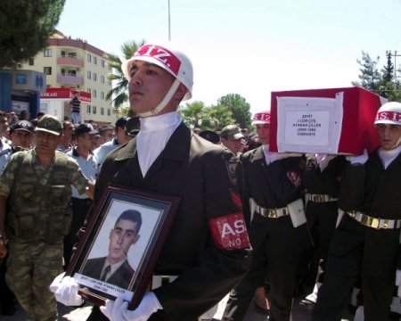 Uludere Şehidi Uzman Onbaşı Osmaniye'de Toprağa Verildi