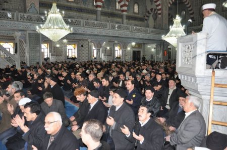 Uludere'de Ve Van Depreminde Vefat Edenler İçin 1001 Hatim Okundu