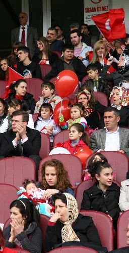 Ulusal Egemenlik Ve Çocuk Bayramı'nın 90'ıncı Yılı Trabzon'da Coşkuyla Kutlandı
