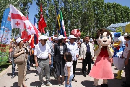 Uluslararası Çocuk ve Gençlik Tiyatroları Festivali başladı