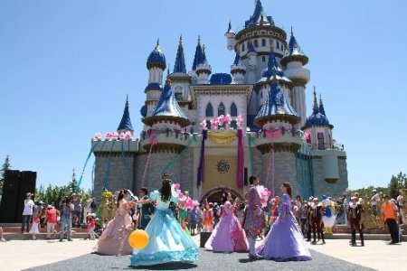 Uluslararası Çocuk ve Gençlik Tiyatroları Festivali başladı