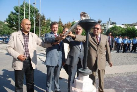 Uluslararası Folklor Festivali'nin Ateşi Yakıldı