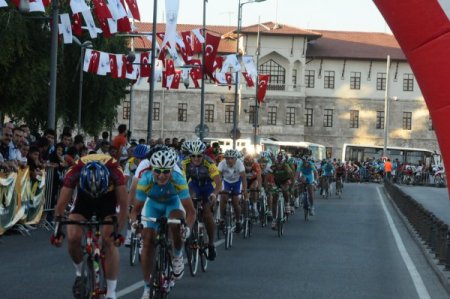 Uluslararası Muhsin Yazıcıoğlu Bisiklet Turnuvası Başladı
