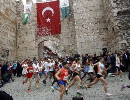 Uluslararası Tarihi Kent Koşusu büyük ilgi gördü