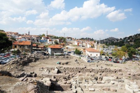 Ulus'ta tarihi yapılar aslına uygun olarak yenileniyor