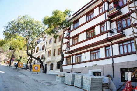 Ulus'ta tarihi yapılar aslına uygun olarak yenileniyor