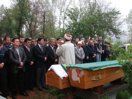 Ulus’taki Trafik Kazasında Hayatını Kaybeden 2 Kişi Toprağa Verildi