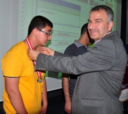 UMATYA'da ilk 50'ye giren öğrenci ve öğretmenleri ödüllendirildi