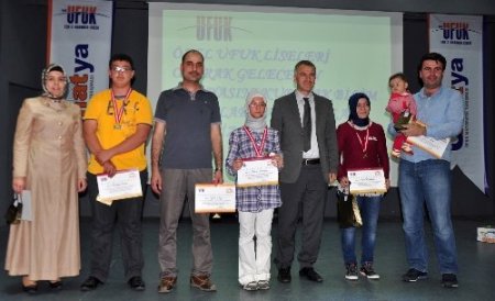 UMATYA'da ilk 50'ye giren öğrenci ve öğretmenleri ödüllendirildi