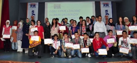 UMATYA'da ilk 50'ye giren öğrenci ve öğretmenleri ödüllendirildi