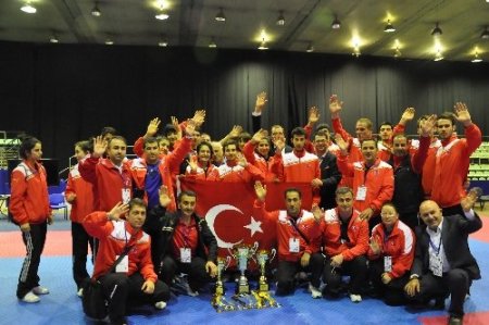 Ümitlerden, 'Avrupa Taekwondo Şampiyonası'nda 12 madalya