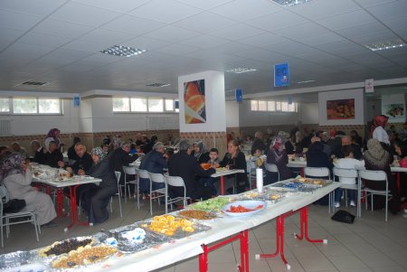 Ümran’ın minikleri nine ve dedeleriyle kahvaltı yaptı