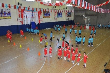 Ümraniye Yaz Spor Okulu eğitime başladı