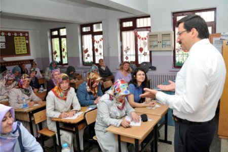 Umre Ödüllü Şefkat Çiçekleri Yarışıyor Yarışması'nın Yarı Finali Yapıldı