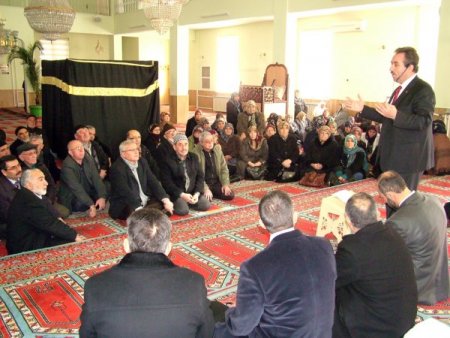 Umre Yolcuları, Kabe Maketi Etrafında Seminer Aldı