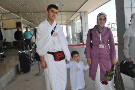 Umre Yolcuları Mehter Takımıyla Uğurlandı