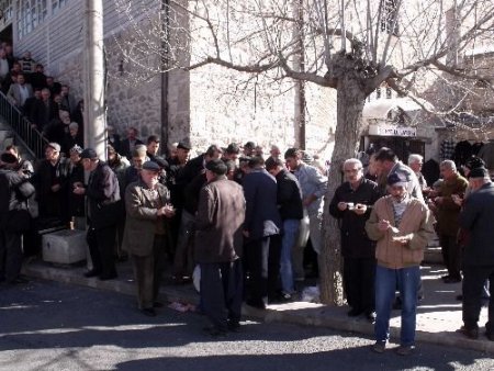 Umut Derneği Bor'da Aşure Dağıttı