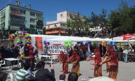Umut Derneği’nden öğrenciler yararına kermes
