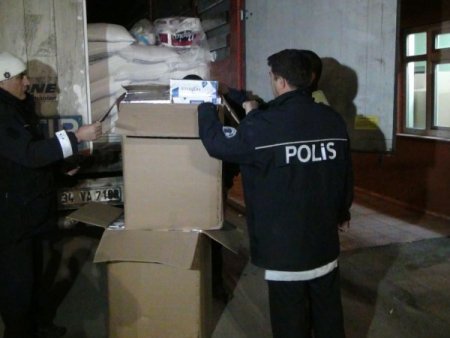 Un yüklü TIR'da kaçak sigara