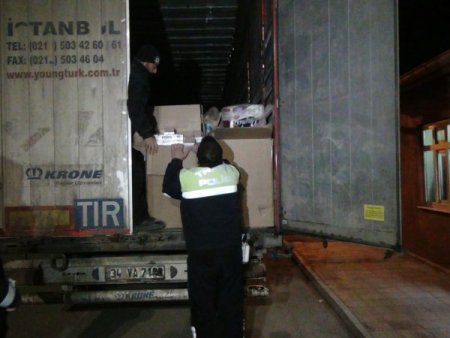 Un yüklü TIR'da kaçak sigara
