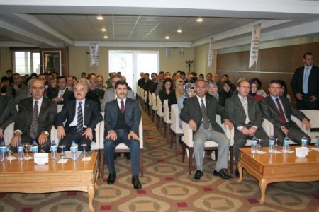 Ünal: Nitelikli iş gücü, verimli bir ekonomi için vazgeçilmez unsur