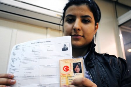 Üniversite adayının sınav giriş belgesine annesinin fotoğrafını koydular