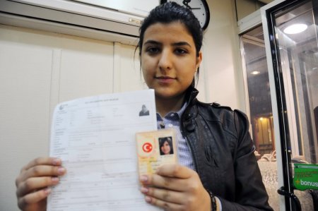 Üniversite adayının sınav giriş belgesine annesinin fotoğrafını koydular