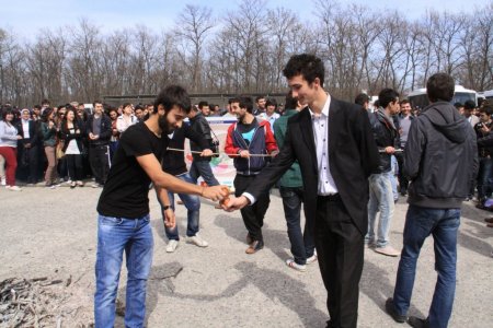 Üniversite gençliği, Nevruz’u eğlencelerle kutladı