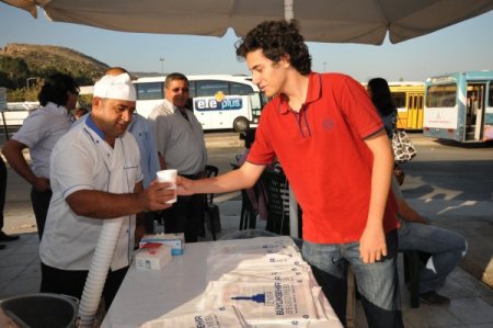 Üniversite için gelen gençlere 'İzmir karşılaması'