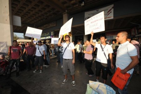 Üniversite için gelen gençlere 'İzmir karşılaması'