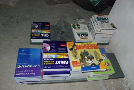 Üniversite Kitaplarına Sarılan Korsanlar Polise Takıldı