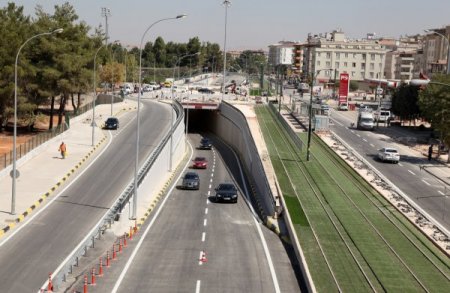 Üniversite Köprülü Kavşağı trafiğe açıldı