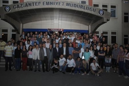 Üniversite öğrencileri, arkadaşlarını doğdukları şehirlere götürüp gezdiriyor