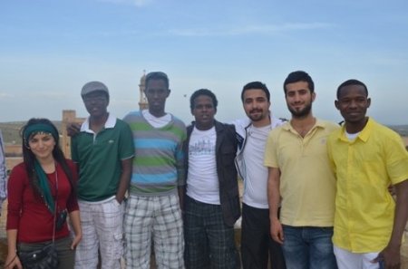 Üniversite öğrencileri, arkadaşlarını doğdukları şehirlere götürüp gezdiriyor