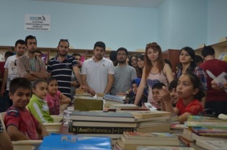 Üniversite öğrencileri, arkadaşlarını doğdukları şehirlere götürüp gezdiriyor