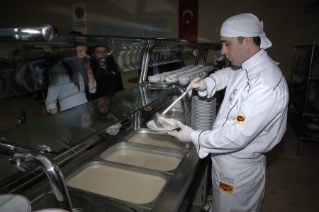 Üniversite öğrencileri, Çanakkale'de Mehmetçiğe verilen yemeği yedi