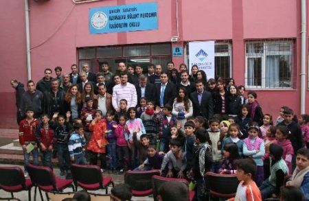 Üniversite Öğrencileri, Mardin'deki Bir Okula Bilgisayar Sınıfı Yaptırdı