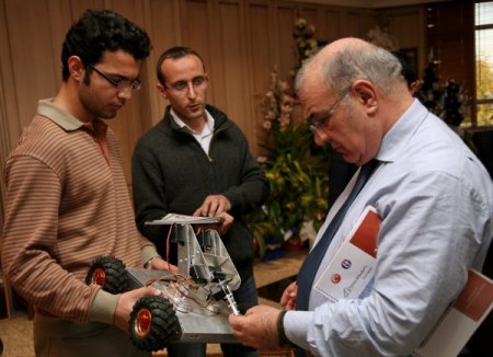 Üniversite öğrencileri, olay yeri inceleme robotu yaptı