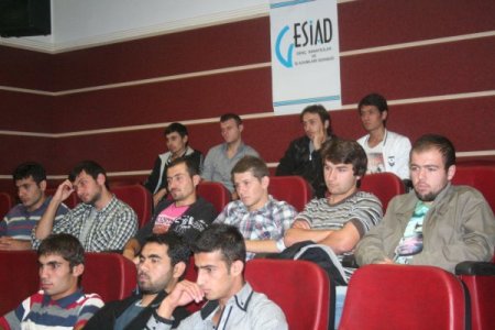 Üniversite öğrencileri girişimciliğe yönelmeli