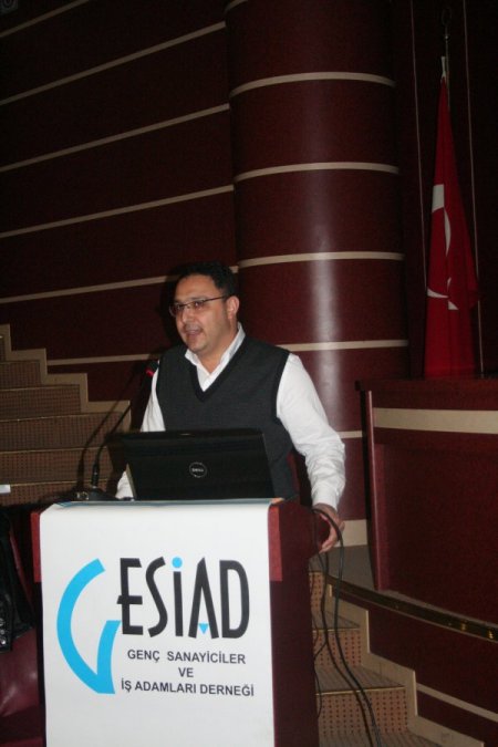 Üniversite öğrencileri girişimciliğe yönelmeli