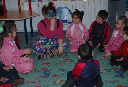 Üniversite Öğrencileri Hayırseverlerden Topladıkları Paralarla Okul Yaptırdı