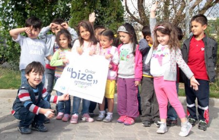 Üniversite öğrencileri hayvan barınağını ziyaret etti